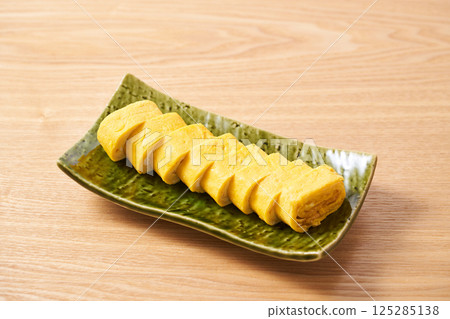 Sliced omelet Sliced omelet 125285138