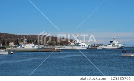 Patrol boat at Ironai Pier, Otaru 125285705