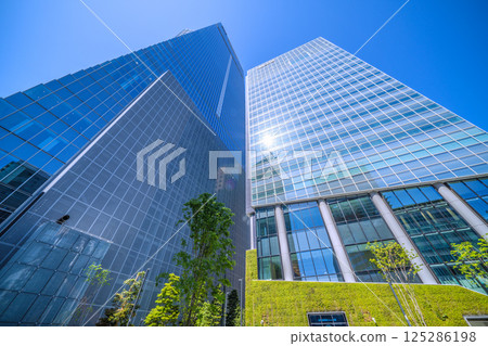 Tokyo cityscape in Japan: Spring light...Minato Ward's Akifune Park opens next to Toranomon Hills Station Tower (Toranomon Hills Station) 125286198