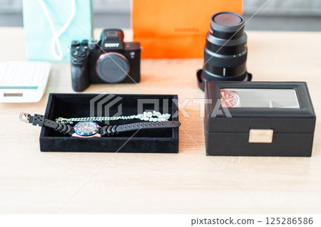 展示的二手購買產品 - 無臉 125286586