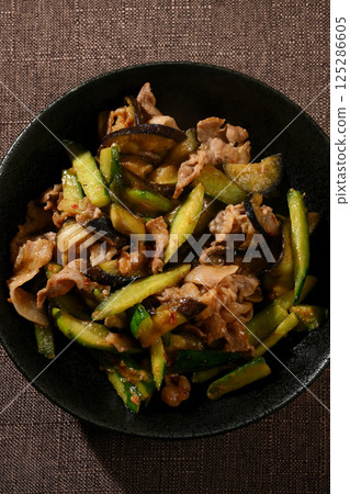 辣味噌炒豬肉、茄子、黃瓜 125286605