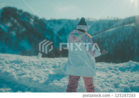 female, lady, woman 125287283