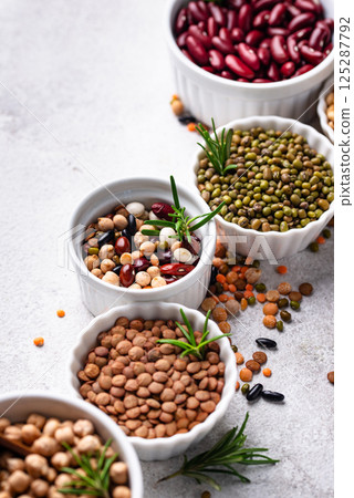 Beans, lentils, soybean, pea and chickpea 125287792