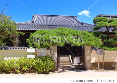 [Matsuyama City, Ehime Prefecture] Ehime Prefectural Matsuyama Higashi High School Meikyoukan 125288303