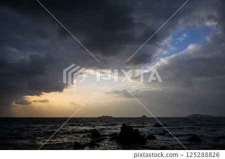 軍艦海島晚上視圖 125288826