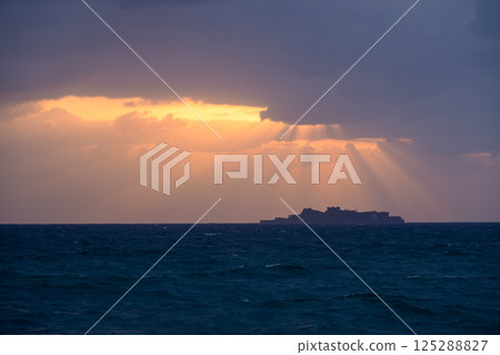 軍艦海島晚上視圖 125288827