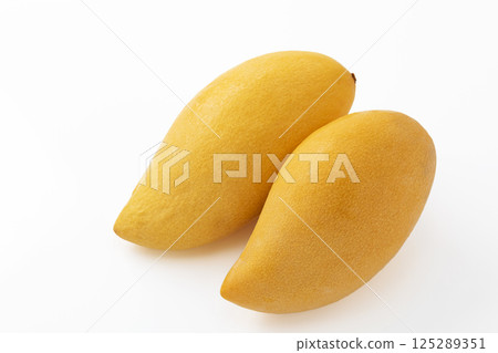 Thai mango 125289351
