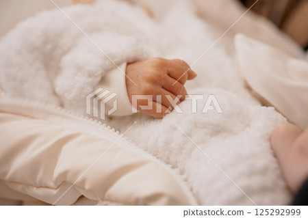 Tender Moment: A Newborn's Hand Grasping a Soft Blanket Tender Moment: A Newborn's Hand Grasping a Soft Blanket 125292999