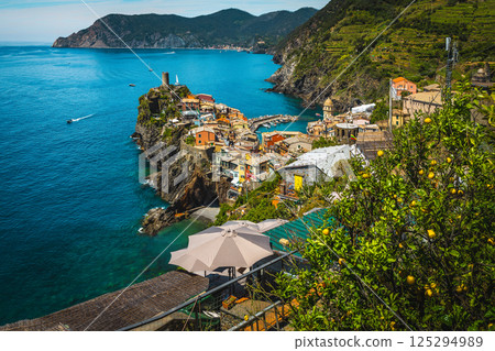 Famous Vernazza village on the cliffs, Liguria, Italy 125294989