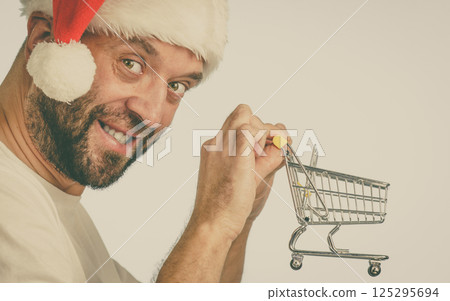 Santa man holding shopping cart 125295694