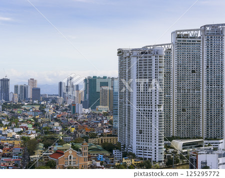 菲律賓馬尼拉大都會的摩天大樓 菲律賓馬尼拉大都會的摩天大樓 125295772