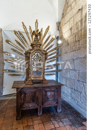 Interior view of Porto Cathedral 125297430
