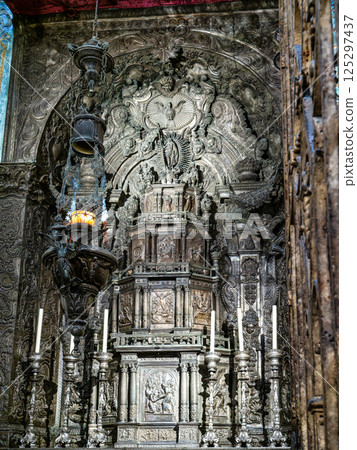 Interior view of Porto Cathedral 125297437