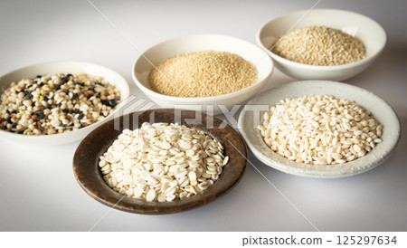 Millet pressed barley glutinous barley quinoa amaranth for rice cooking 125297634
