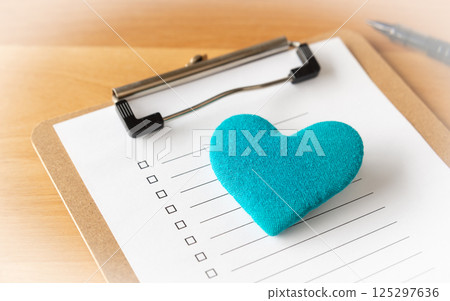 檢查表和心臟醫療問捲心臟欺凌 檢查表和心臟醫療問捲心臟欺凌 125297636