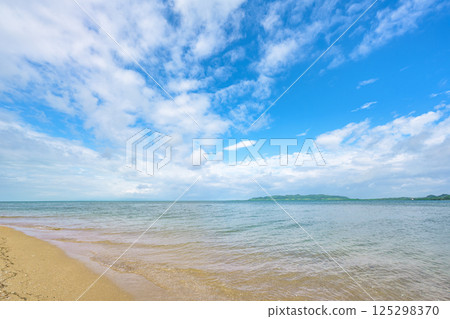 石垣島寧靜的海灘，閃耀著翠綠的光芒 125298370