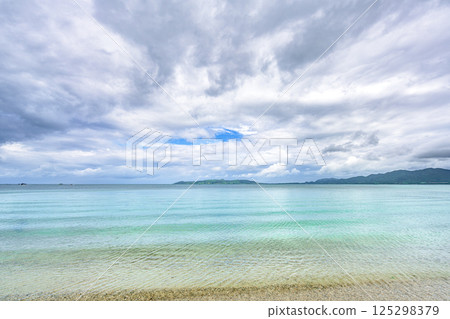 石垣島名倉灣寧靜的翠綠海 石垣島名倉灣寧靜的翠綠海 125298379