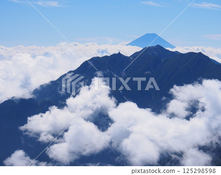 Summer view of Mount Houou and Mount Fuji from Mount Kaikoma in the Southern Alps Summer view of Mount Houou and Mount Fuji from Mount Kaikoma in the Southern Alps 125298598
