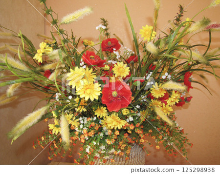A bouquet of inanimate flowers collected for the interior A bouquet of inanimate flowers collected for the interior 125298938