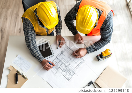紙上協作技術繪圖，建築團隊規劃建築佈局 125299548