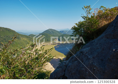 龍石與伊牟田池的風景 125300328