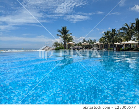 Resort pool on the beach in Da Nang, Vietnam 125300577