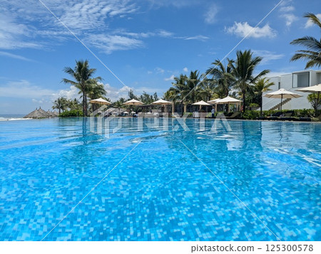 Resort pool on the beach in Da Nang, Vietnam 125300578