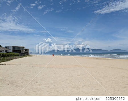 White sand beach of Non Nuoc Beach in Da Nang, Vietnam 125300652