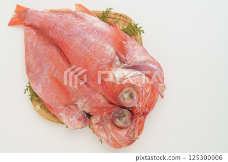 Filleted golden-eyed snapper (frozen) 125300906
