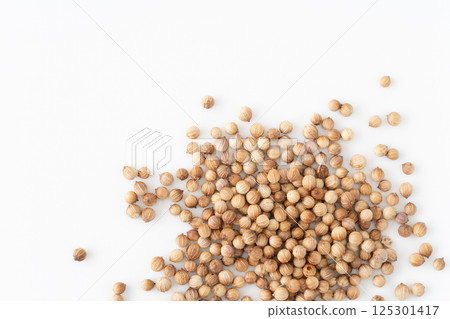 Whole coriander seeds on a white background 125301417