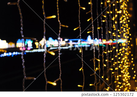 美麗的黃色LED照明 125302172