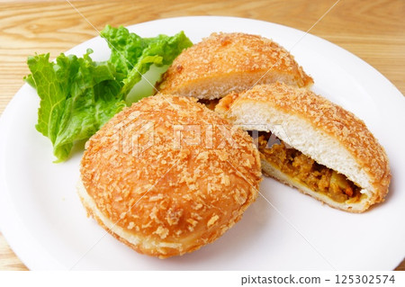 Curry bread   125302574