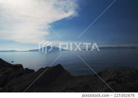 從熔岩後面看到的櫻島 從熔岩後面看到的櫻島 125302676