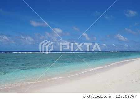 在關島的Ritidian海灘 在關島的Ritidian海灘 125302767