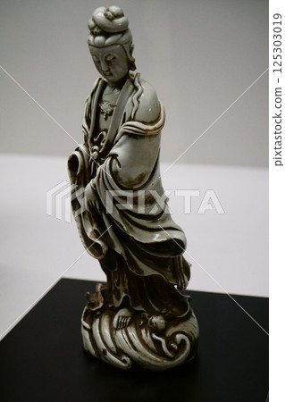 7827 Maria Kannon Statue 125303019