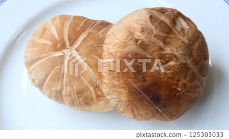 High-quality shiitake mushrooms from Nagano Prefecture High-quality shiitake mushrooms from Nagano Prefecture 125303033