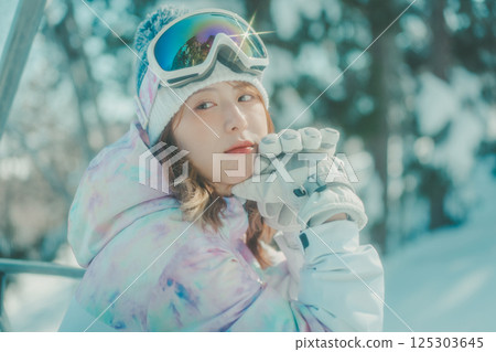 snowboarder, snowboard, snowboarding 125303645