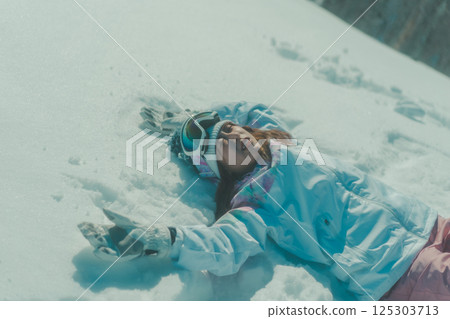 snowboard, snowboarding, snowboarder 125303713