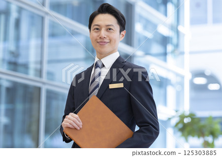 飯店工作人員肖像照 圖片提供：東京電子大學電波學園 125303885