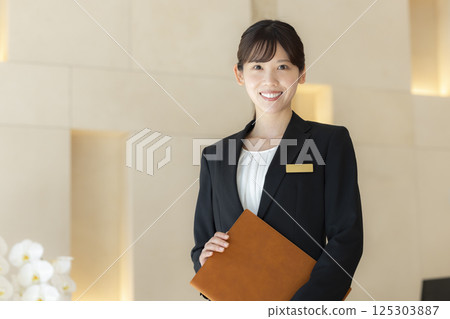 飯店工作人員肖像照 圖片提供：東京電子大學電波學園 125303887