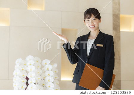 飯店工作人員肖像照 圖片提供:東京電子大學電波學園 飯店工作人員肖像照 圖片提供:東京電子大學電波學園 125303889