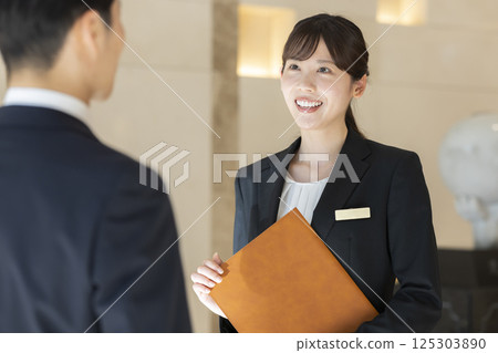 飯店工作人員肖像照 圖片提供：東京電子大學電波學園 125303890