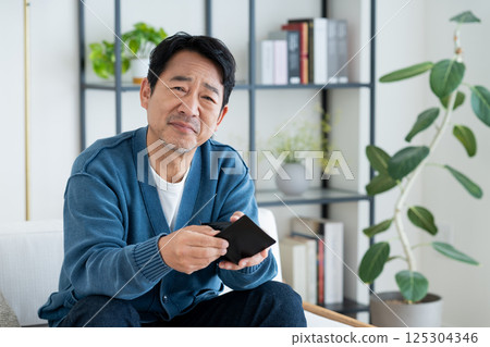 中年男子錢包有問題 125304346