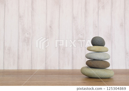 堆疊的鵝卵石（背景材料） 125304869