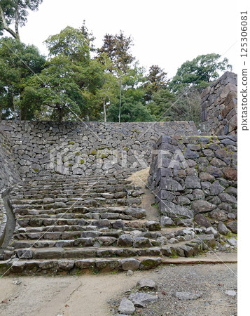 Stone steps leading to the remains of Mizunote Gate on the north side of Matsue Castle, a national treasure 125306081