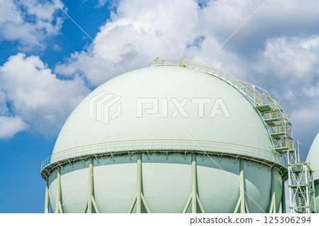 藍天和瓦斯罐（能量圖像） 125306294