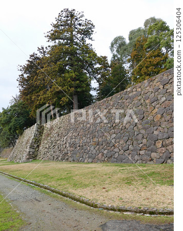 The beautifully maintained stone walls of the national treasure Matsue Castle in early spring The beautifully maintained stone walls of the national treasure Matsue Castle in early spring 125306404
