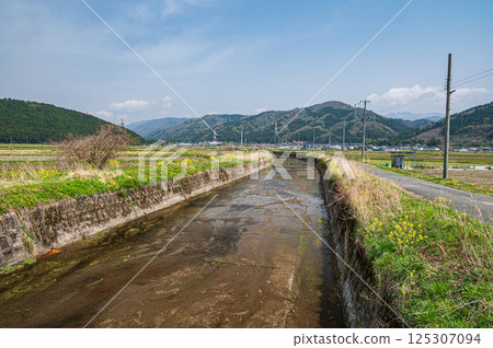 Spring rural scenery in the Kohoku region of Shiga Prefecture, Nagahama City 125307094
