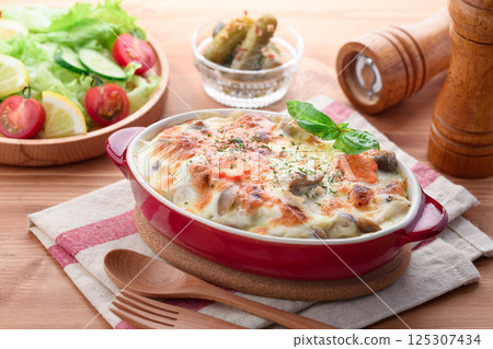 Chicken and mushroom chicken doria 125307434