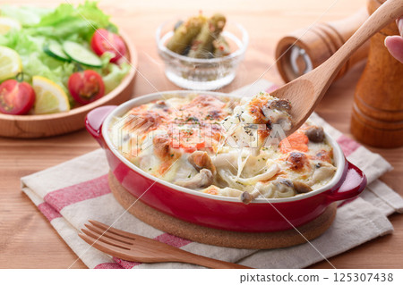 Chicken and mushroom chicken doria Chicken and mushroom chicken doria 125307438